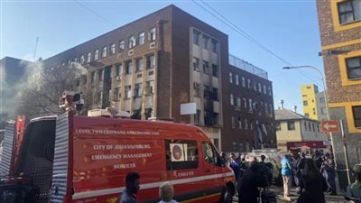 ارتفاع حصيلة ضحايا حريق مبنى بجوهانسبرج إلى 73 قتيلا وأكثر من 52 مصابا