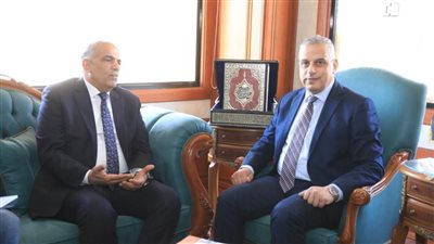 محافظ سوهاج يلتقي الرئيس التنفيذي لشركة المقاولات المصرية 