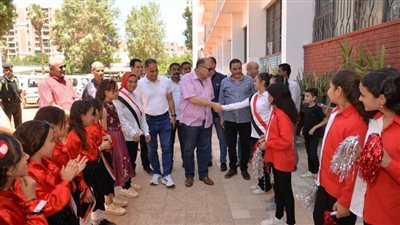 محافظ أسيوط يشهد الحفل السنوي لختام الأنشطة الطلابية بالمسرح المركزي لمديرية التربية والتعليم