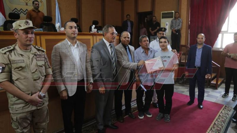 تكريم المتفوقين