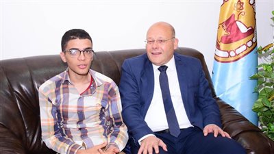 الطالب طه حسين 