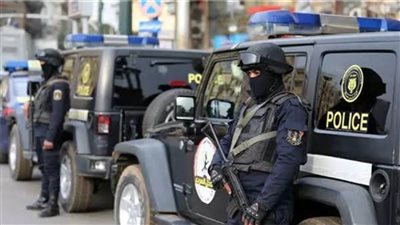 تفاصيل تداول فيديو لسيدة بالتعدي على أخرى وتهديدها بسلاح أبيض بالقاهرة 