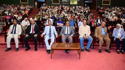 جامعة سوهاج تناقش 