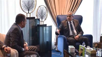 وزير العمل يزور أكبر مجمع للإصدارات الذكية والمؤمنة في الشرق الأوسط ويلتقي رئيسه التنفيذي