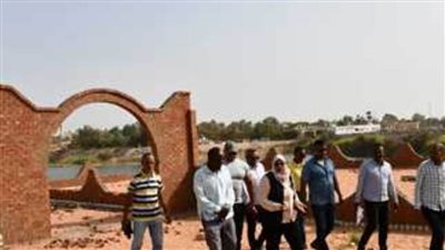 نائب محافظ أسوان تتفقد الأعمال الجارية بمشروع الممشى السياحي بمدينة أبو سمبل السياحية