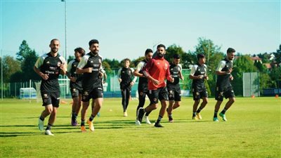 تصحيح الأخطاء والتصويب على المرمى.. أبرز ملامح المران الختامي للأهلي بمعسكره بالنمسا