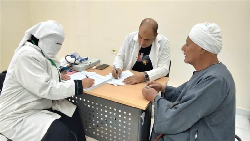 الكشف علي المواطنين