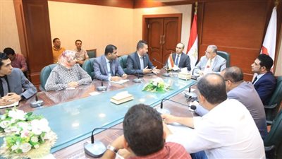 محافظ سوهاج يلتقي وفدا من أعضاء المبادرة الوطنية لتطوير الصناعة المصرية 
