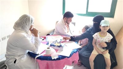 تقديم الخدمات الطبية لـ 980 مواطنًا بقافلة مجانية بكفر الشيخ