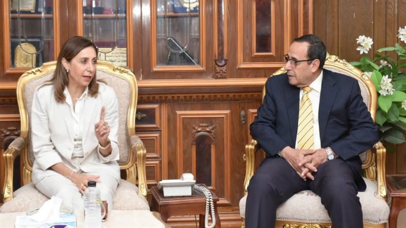 وزيرة الثقافة تلتقي
