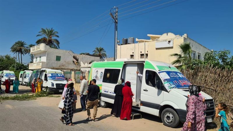 الكشف على 1296 مواطن