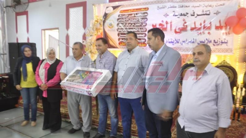 توزيع الزي المدرسي