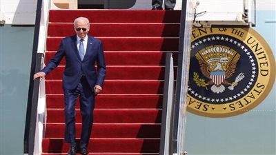 الرئيس الأمريكي يصل إلى فيتنام