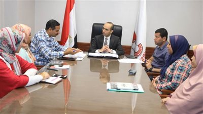 نائب محافظ سوهاج يعقد اجتماعا بأعضاء فريق مبادرة 