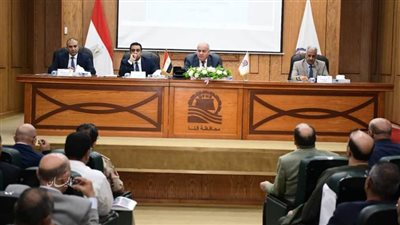 محافظ قنا يلتقي أعضاء مجلسي النواب والشيوخ لبحث واستعراض مطالب المواطنين