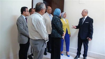 رئيس جامعة المنيا يتفقد استعدادات المدن الجامعية وإجراءات الكشف الطبي للطلاب الجدد