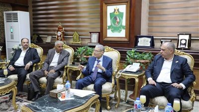 محافظ المنيا يستقبل وفد اللجنة التنفيذية للمبادرة الوطنية 