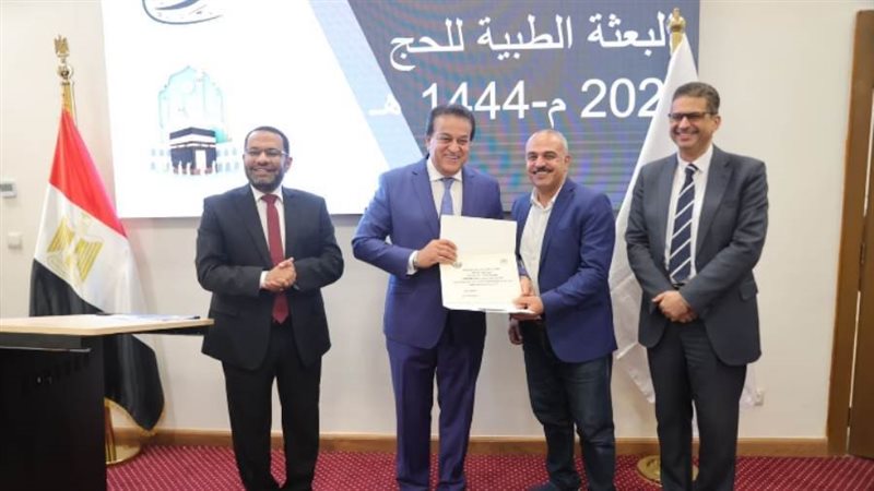 وزير الصحة خلال تكريم