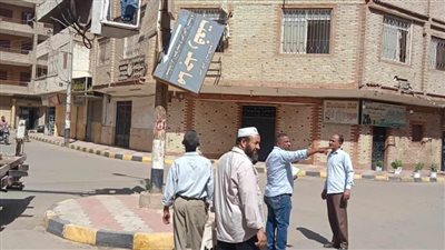 حملة مكبرة لرفع الإعلانات المخالفة والعشوائية من شوارع ديرمواس بالمنيا