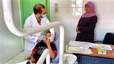 تقديم خدمات طبية وإجراء التحاليل في قافلة سكانية بقرية زاوية حمور بالبحيرة 