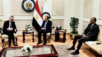 وزير البترول يبحث مع رئيس 