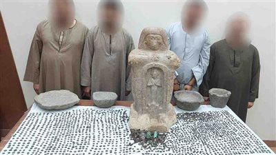 ضبط 4 أشخاص بحوزتهم قطع أثرية تعود للعصر اليوناني الروماني 