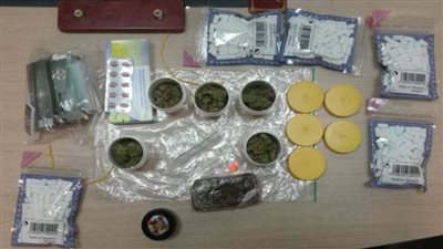 إحباط محاولة تهريب كمية من المواد المخدرة بطرد بريدي عبر مطار القاهرة بقيمة نحو 6 ملايين جنيه