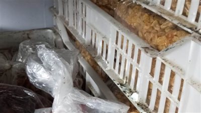 ضبط مواد غذائية مجهولة المصدر ومعروضة للبيع والتداول بالبحيرة 