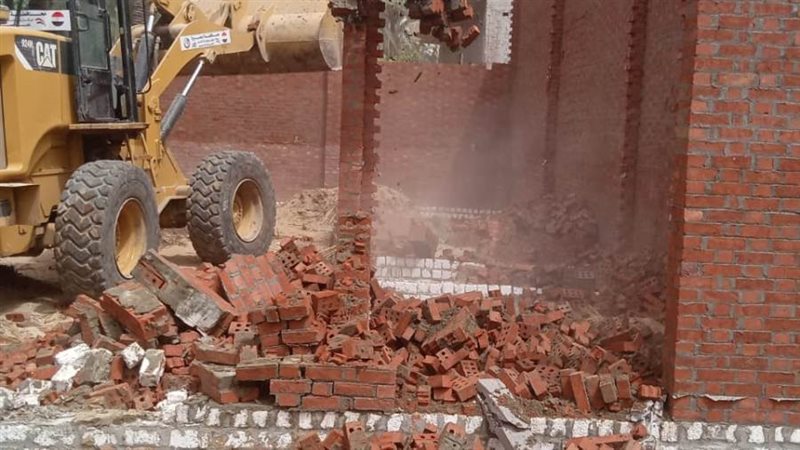 حملات مستمرة لإزالة