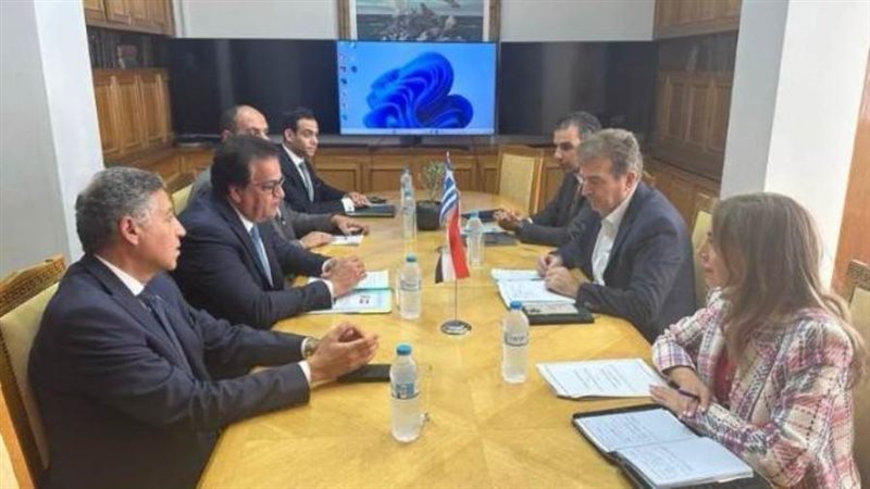 وزير الصحة في مباحثات