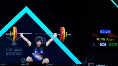 الصين تكتسح ذهب وفضة السيدات في بطولة العالم لرفع الأثقال للكبار