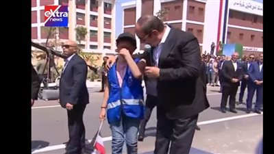 عاجل.. الرئيس الإنسان.. الرئيس السيسي يواسي طفلة خلال زيارته لبني سويف