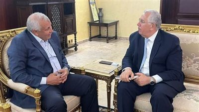 وزير الزراعة ومحافظ الوادي الجديد يبحثان موقف المشروعات الزراعية بالمحافظة 