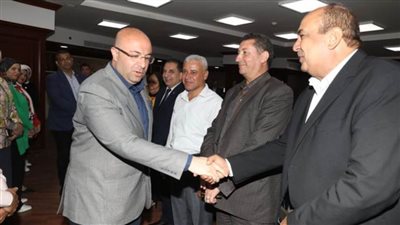 محافظ بني سويف يُكرّم الجهاز التنفيذي على جهودهم في الإعداد لزيارة السيسي