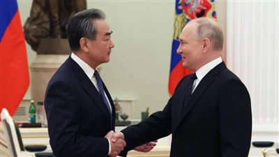 وزير الخارجية الصينى يتوجه إلى روسيا تزامنا مع انتهاء زيارة زعيم كوريا الشمالية