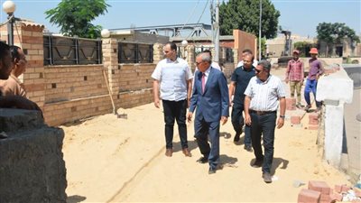 محافظ القليوبية يبحث إنشاء محطة رفع وتفقد الأعمال بممشى النيلي ببنها