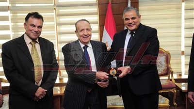 رئيس جامعة كفر الشيخ يستقبل رئيس جامعة المنوفية الأسبق لمناقشة رسالة ماجستير بكلية التجارة 