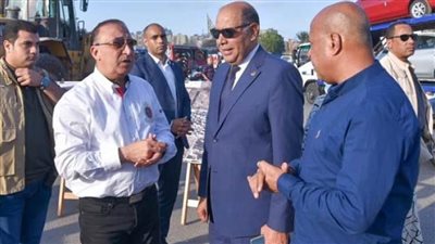 محافظ الإسكندرية يتفقد سير العمل بالكوبري الرابط بين شارع السادات (45) والطريق الدولي الساحلي