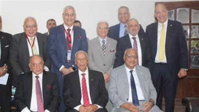 تكريم عمداء طب بنى سويف فى مؤتمر 