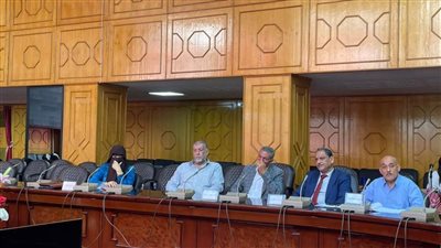 نائب محافظ الإسماعيلية يناقش مشاكل المزارعين والفلاحين على أرض المحافظة