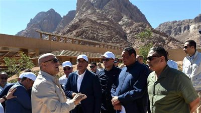 رئيس الوزراء يتفقد مشروع مركز الزوار الجديد بميدان الوادي المقدس فى سانت كاترين مدبولى