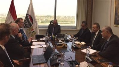 وزير قطاع الأعمال يبحث مع وفد من البنك الدولي سبل تعزيز التعاون المشترك