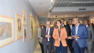 وزيرة الثقافة تفتتح معرض 