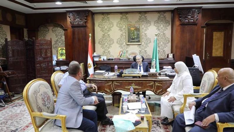 محافظ المنيا مع النواب