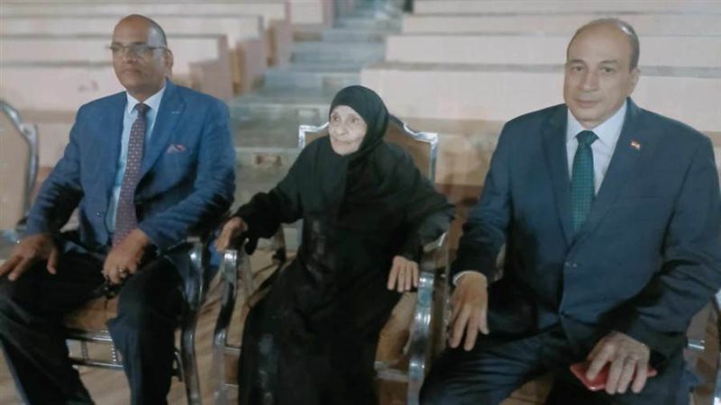 تكريم أقدم معلمه