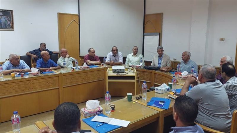 خلال الاجتماع