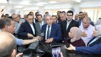 وزير التموين يفتتح مجمع الخدمات التموينية بالعاشر من رمضان