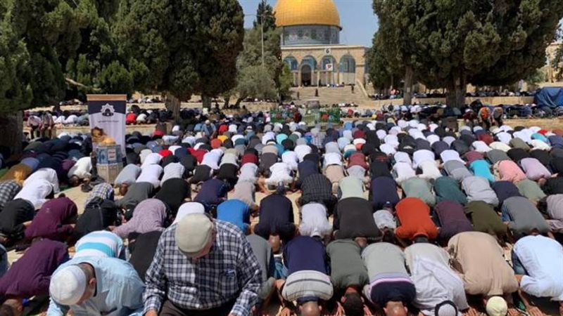 صلاة الجمعة في المسجد