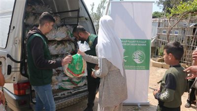 مركز الملك سلمان للإغاثة يوزع 500 ربطة خبز يوميًا خلال أسبوع للأسر اللاجئة في شمال لبنان