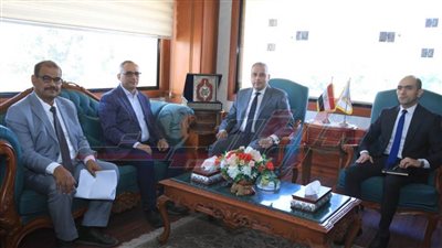 محافظ سوهاج يلتقي رئيس هيئة قصور الثقافة لبحث آخر تطويرات قصر الثقافة